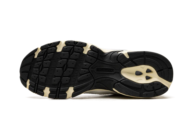 NEW BALANCE 530 WHITE / SILVER